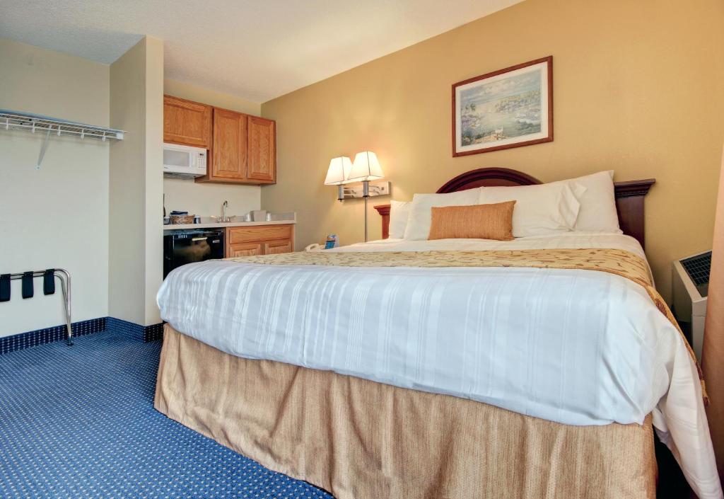Crystal Beach Hotel - 