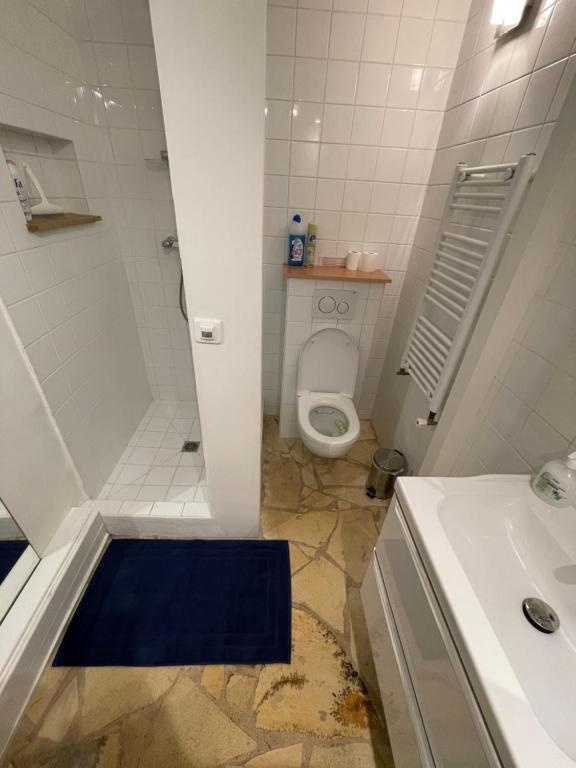 Kúpeľňa v ubytovaní Villa atypique - Vue mer et piscine chauffée