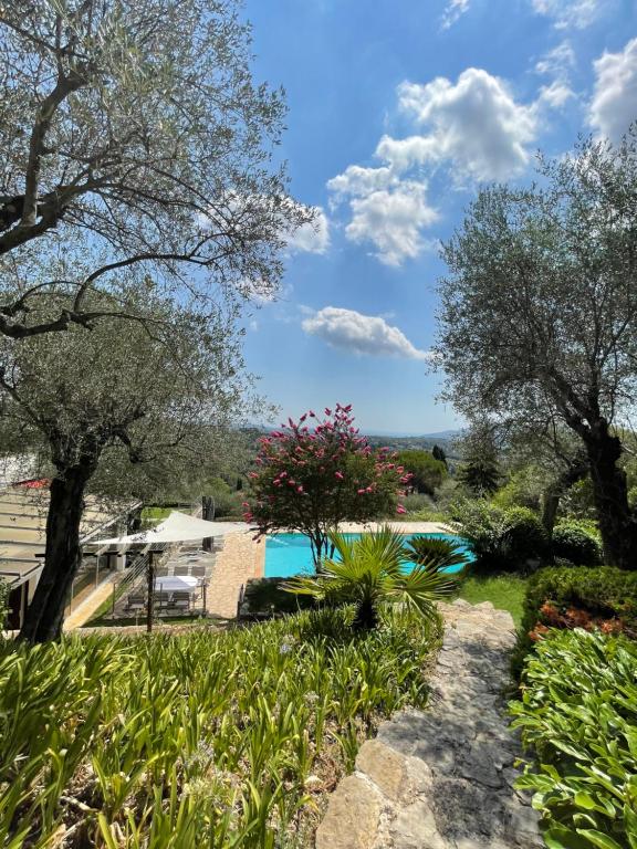 Bazén v ubytovaní Villa atypique - Vue mer et piscine chauffée alebo v jeho blízkosti