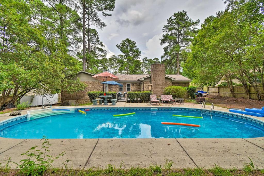 Inviting Fayetteville Home with Deck and Pool!, Fayetteville