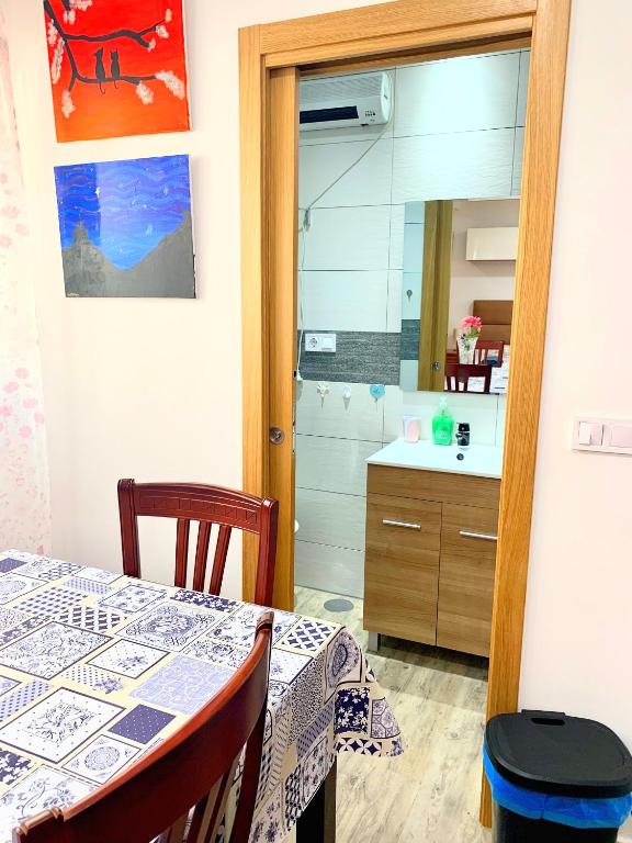 Kuchyňa alebo kuchynka v ubytovaní Jara Apartments !