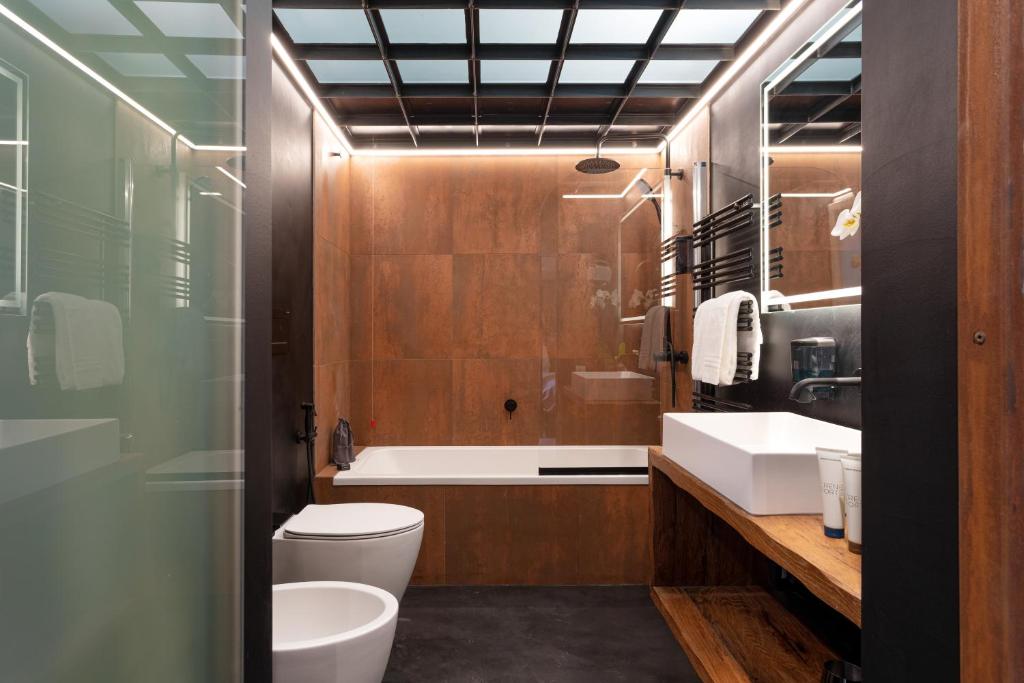 A bathroom at Palazzo Residenza Madre by Dimorra