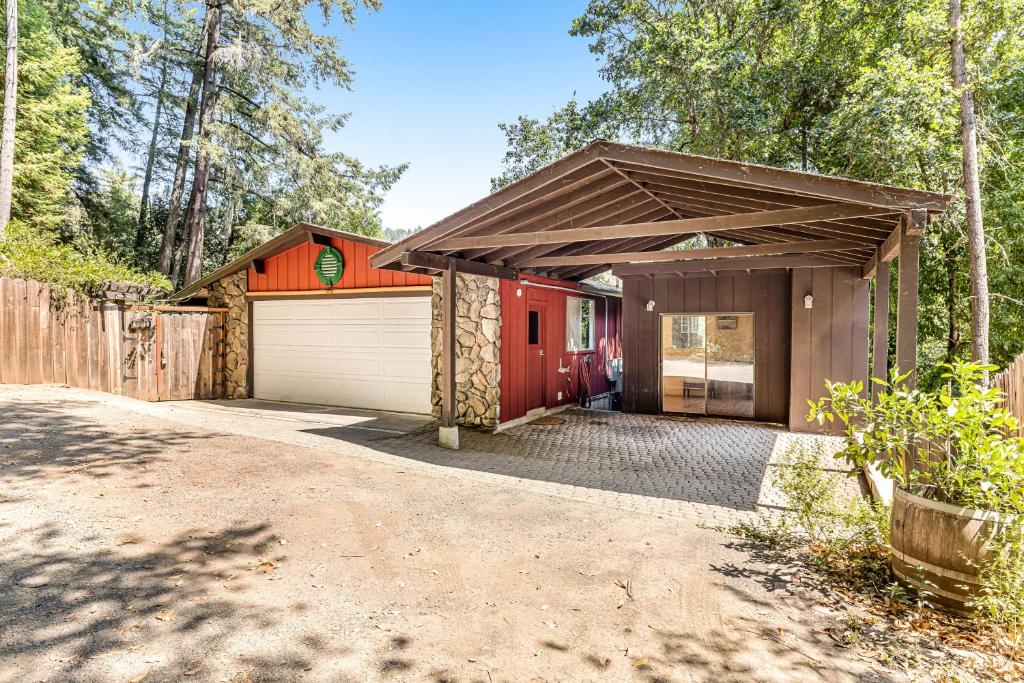 Russian River Rendezvous - Housity
