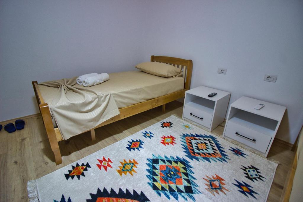 Letto o letti in una camera di VILA SHAMETAJ
