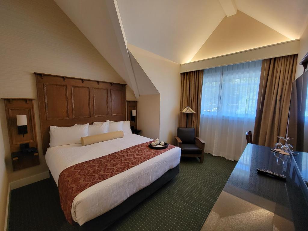Postel nebo postele na pokoji v ubytování Kilmorey Lodge