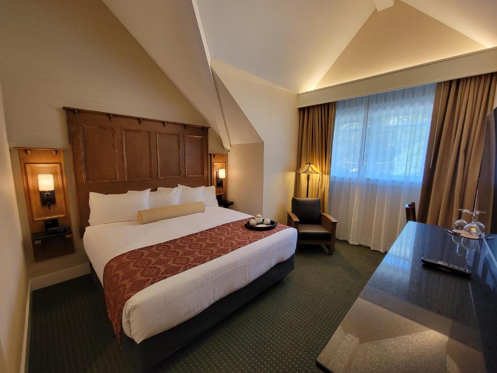 Postel nebo postele na pokoji v ubytování Kilmorey Lodge