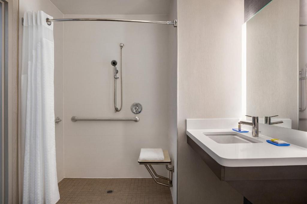 Holiday Inn Express & Suites Denver Airport, an IHG Hotel - 