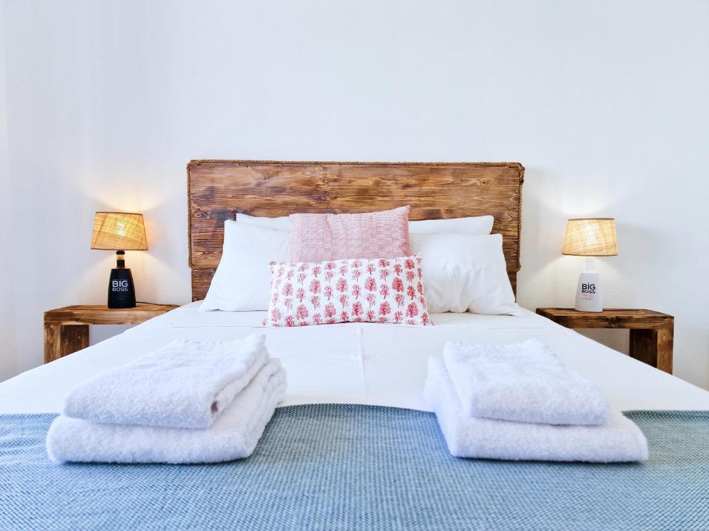 a bedroom with a white bed with pillows and two lamps at DONA MARQUEZA - WiFi, AC, Praia & Centro Carvoeiro 350m in Carvoeiro