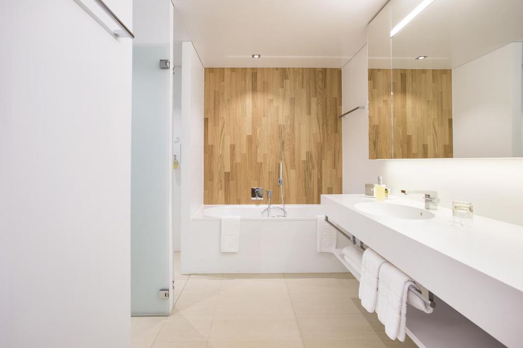 Revier Hotel Säntispark - Resim 38