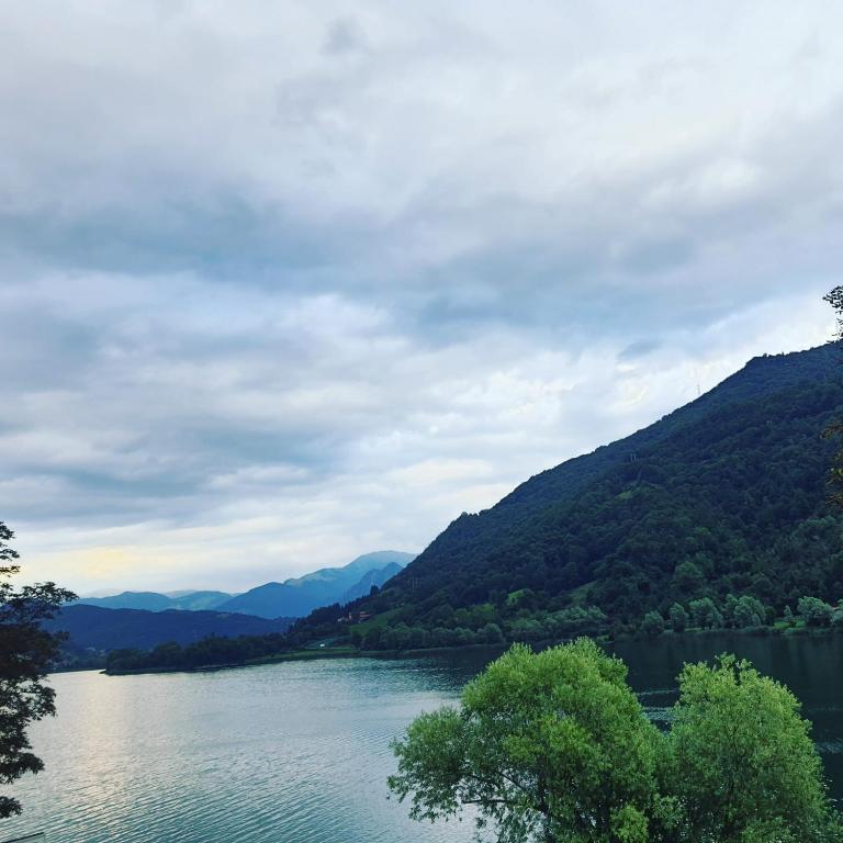 a view of a lake with mountains in the background at CasaEndine in Ranzanico