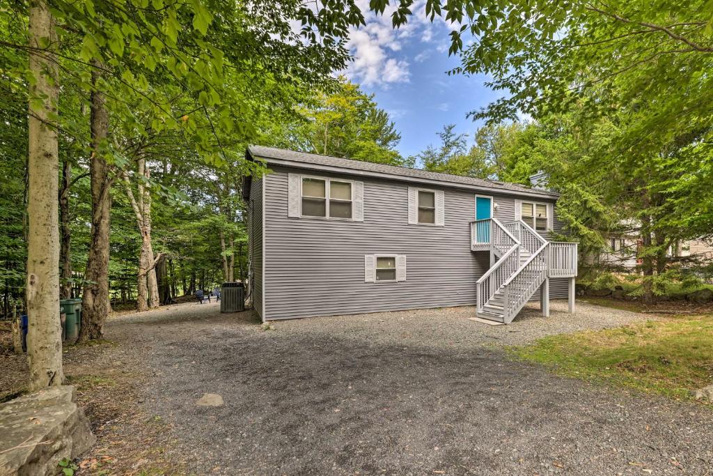 Gallery image of Furnished Deck and Lake Access Poconos Place! in Tobyhanna