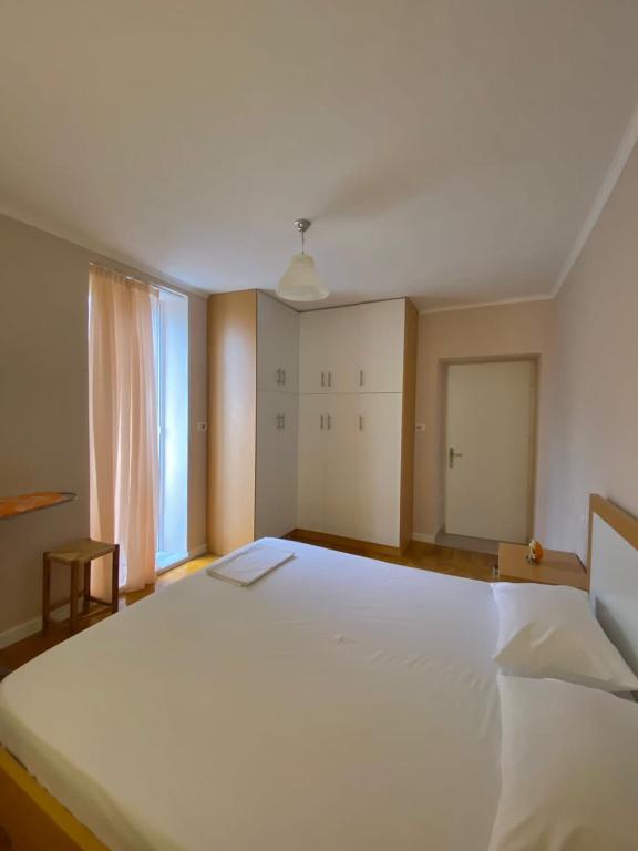 Sunshine Central Apartment - Image 6