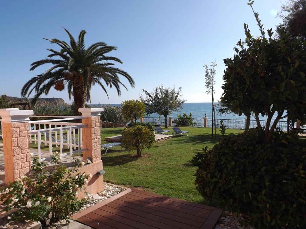 widok na ocean z domu w obiekcie Corfu Villa Memos w mieście Ágios Matthaíos