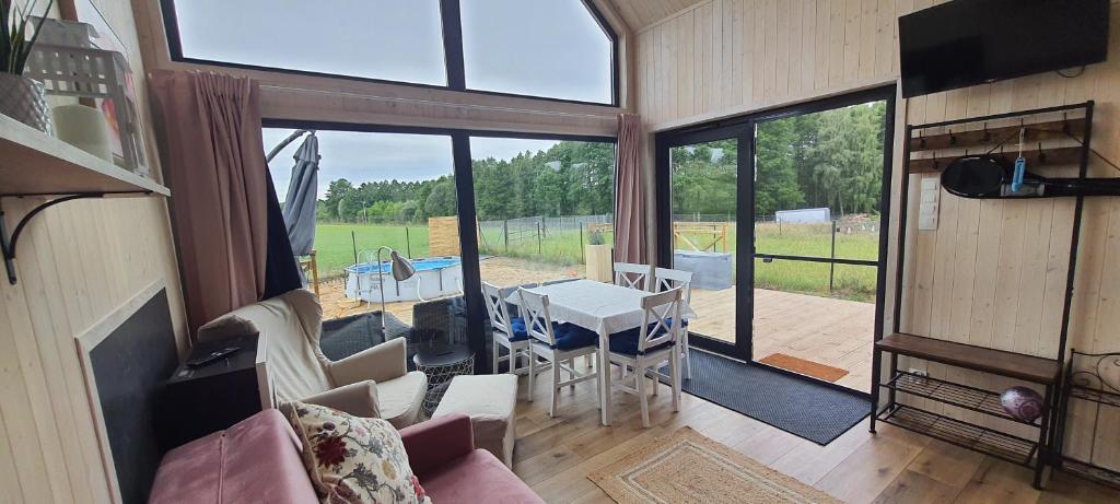 Posedenie v ubytovaní Domek mazurski całoroczny nad jeziorem z jacuzzi SPA
