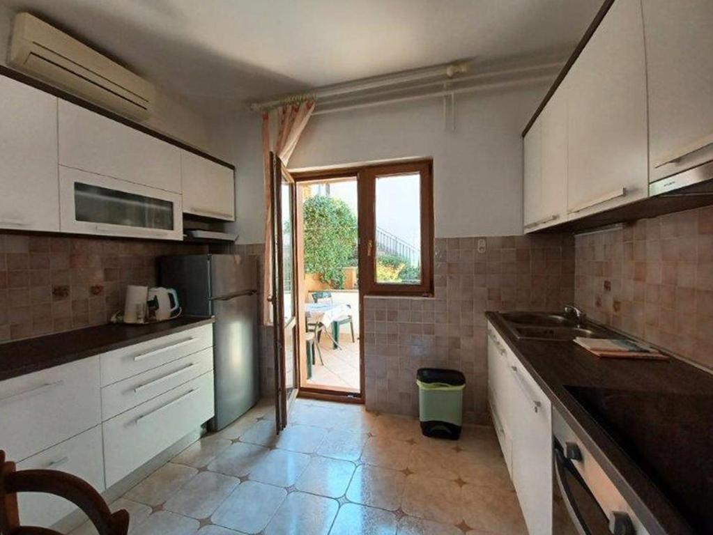 Kuchyň nebo kuchyňský kout v ubytování Apartments by the sea Novigrad - 7335