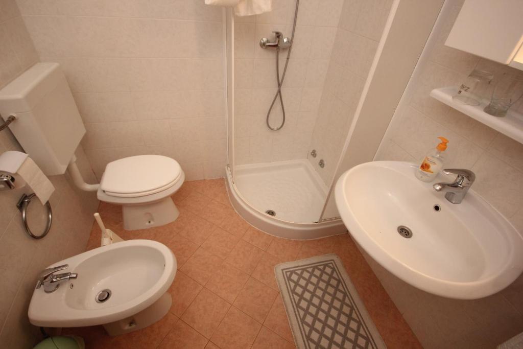 Koupelna v ubytování Apartments by the sea Novigrad - 7335