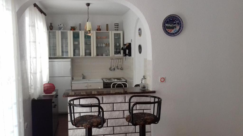 Kuchyňa alebo kuchynka v ubytovaní Apartments with a parking space Orebic, Peljesac - 14080