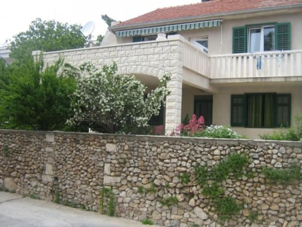 Apartments with parking space Bol, Brac - 14124
