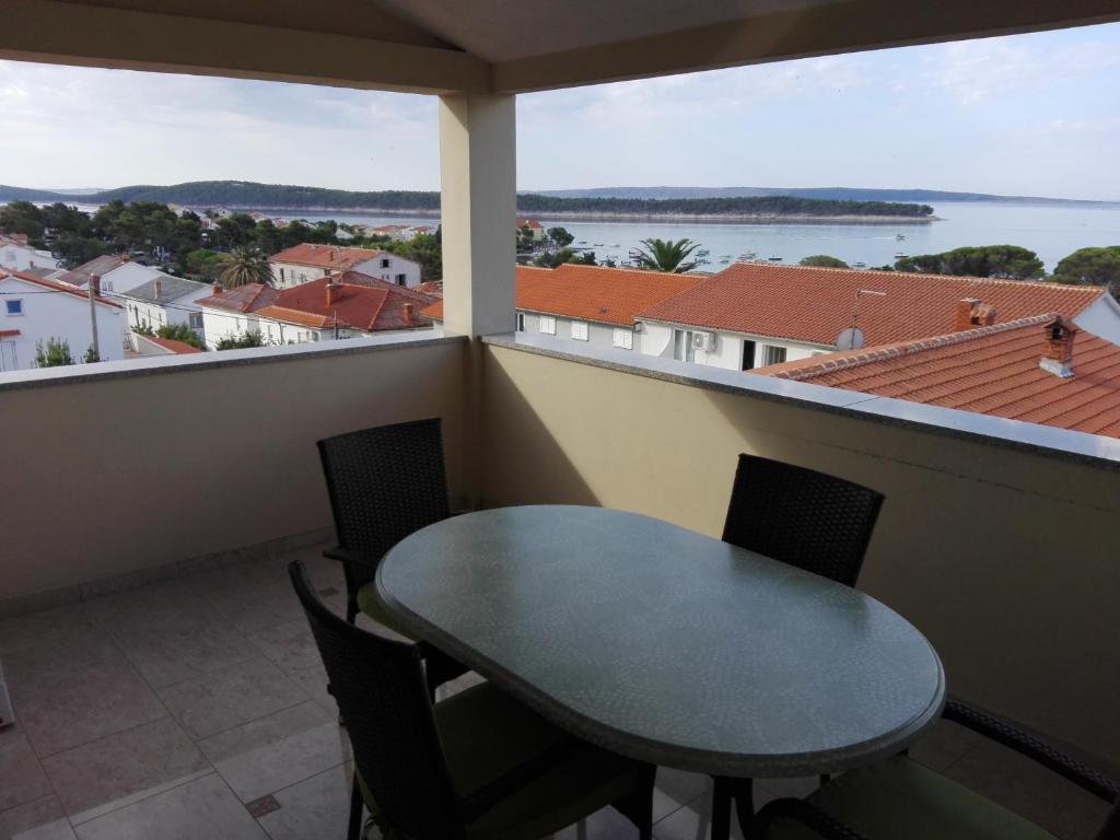 Balkón nebo terasa v ubytování Apartments with a parking space Banjol, Rab - 14134