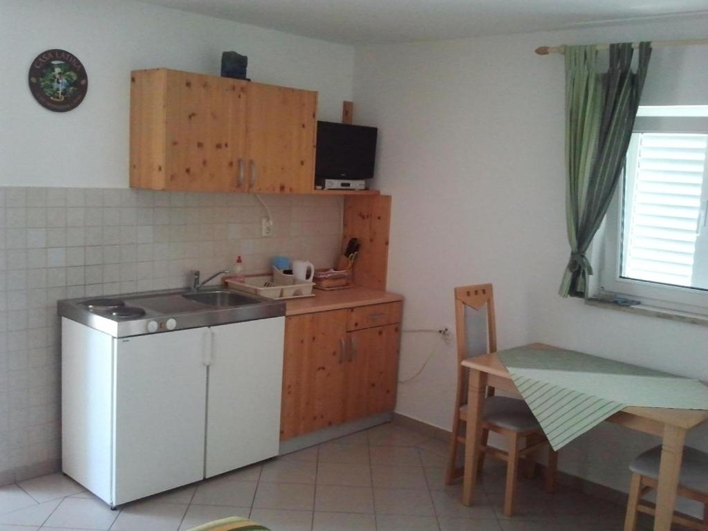 Kuchyň nebo kuchyňský kout v ubytování Apartments with a parking space Banjol, Rab - 14134