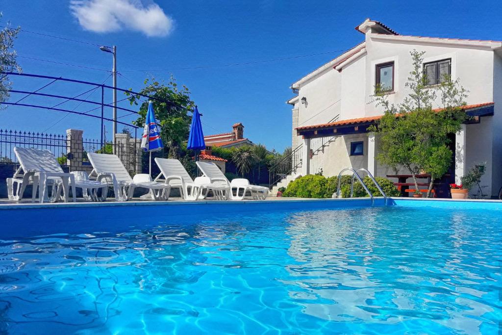 Apartments with a swimming pool Zbandaj, Porec - 14154