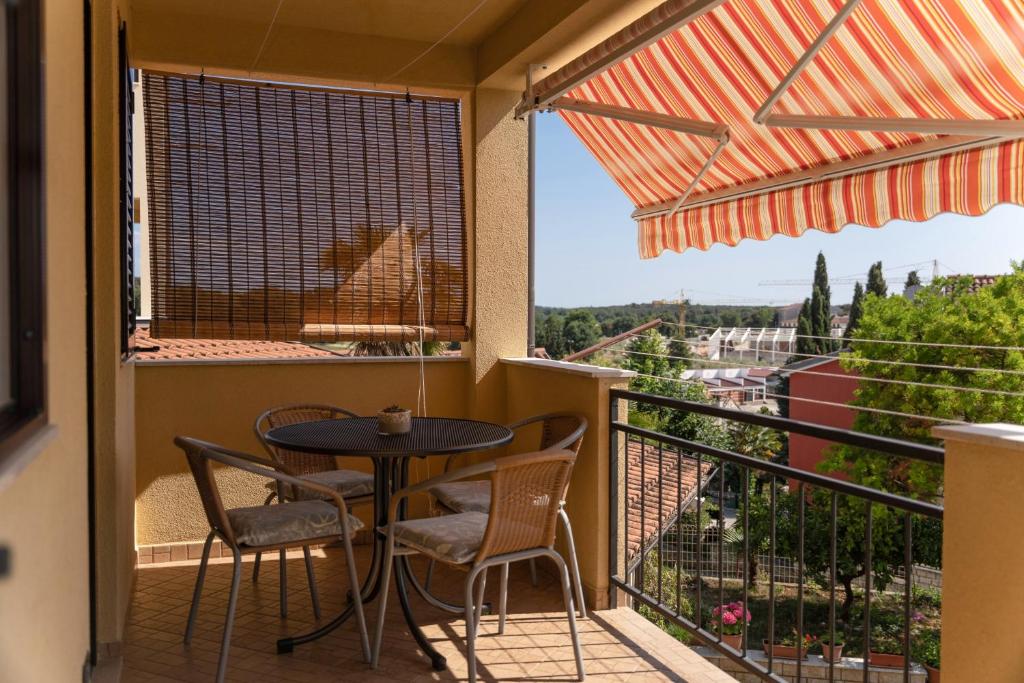 Balkón nebo terasa v ubytování Apartments with a parking space Vrsar, Porec - 14164