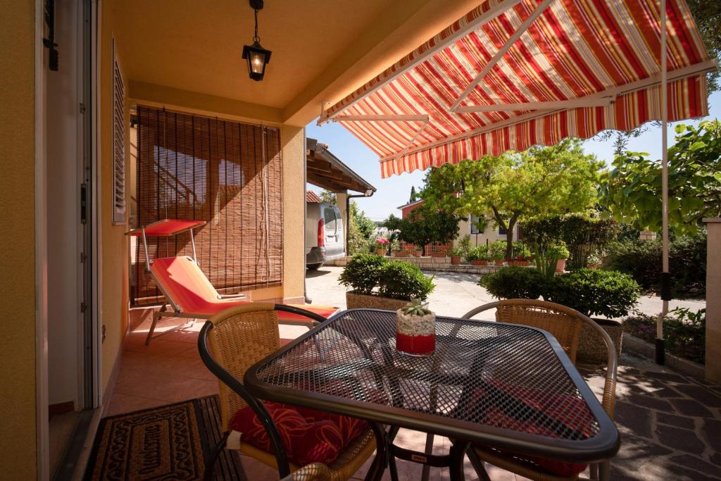 Zahrada ubytování Apartments with a parking space Vrsar, Porec - 14164
