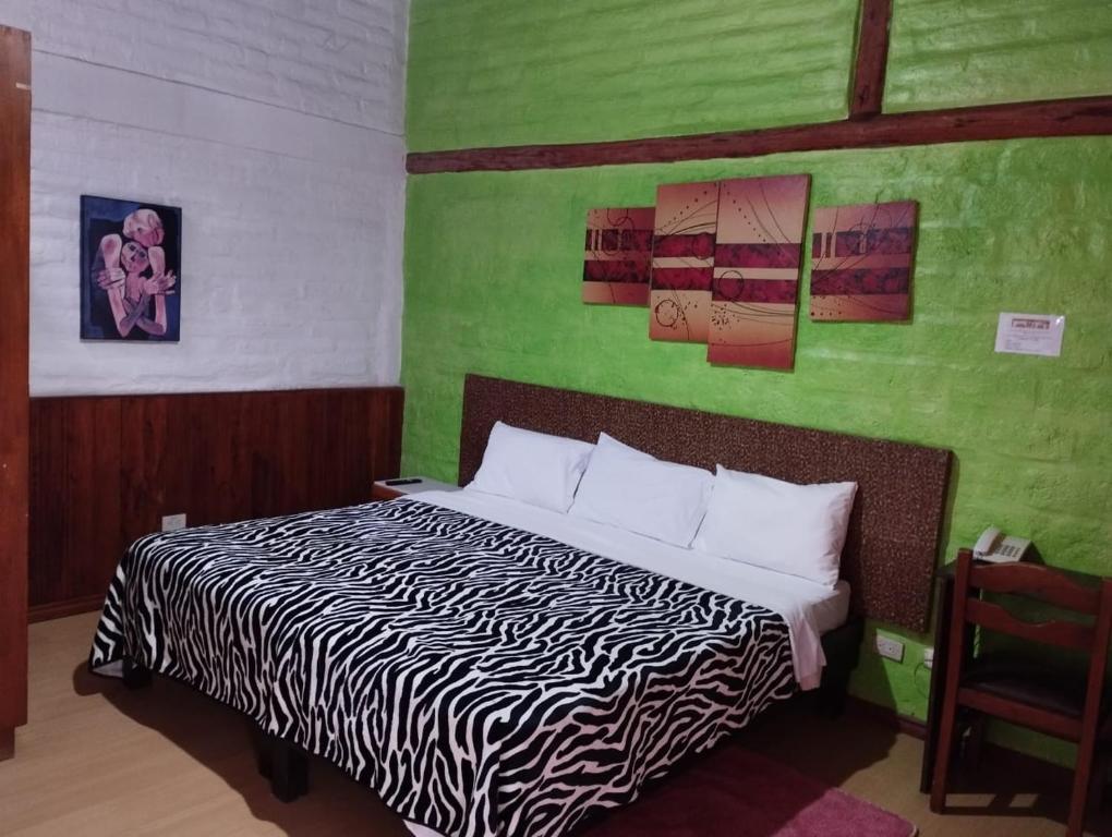 Postel nebo postele na pokoji v ubytování Hostal La Catolica