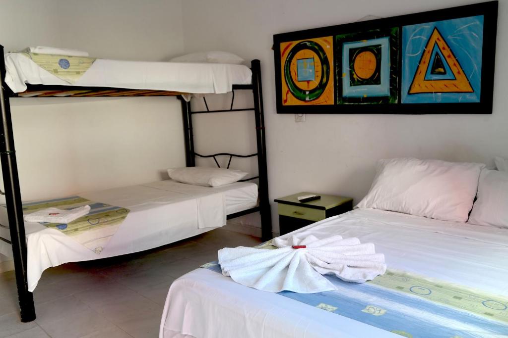 Krevet ili kreveti na sprat u jedinici u okviru objekta Comodas Habitaciones Hotel Bucaros