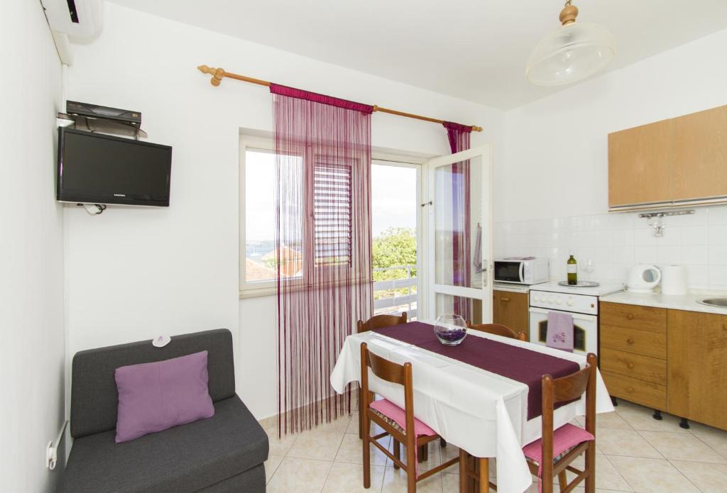 Fotografie z fotogalerie ubytování Apartments by the sea Kraj, Pasman - 14198 v destinaci Tkon