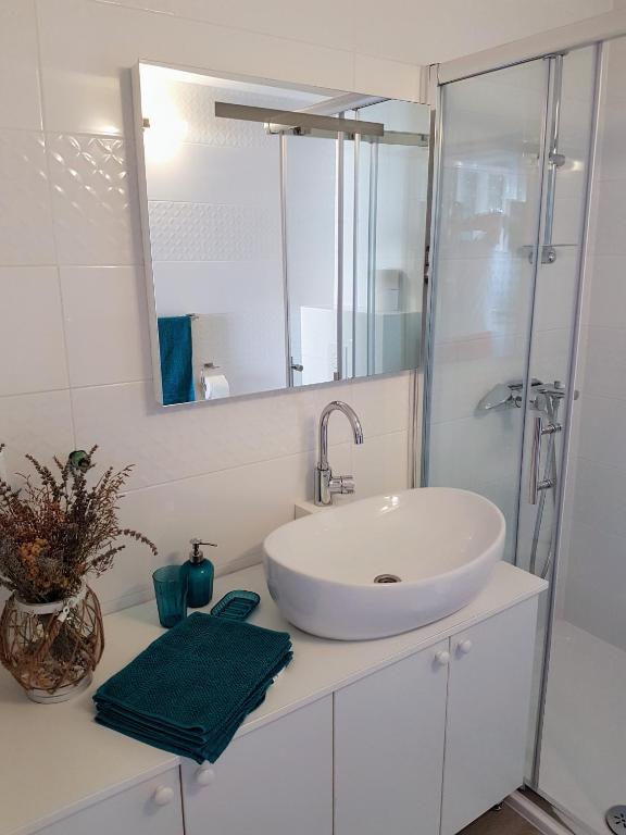 Zdjęcie z galerii obiektu Apartments by the sea Razanac, Zadar - 14229 w Ražancu