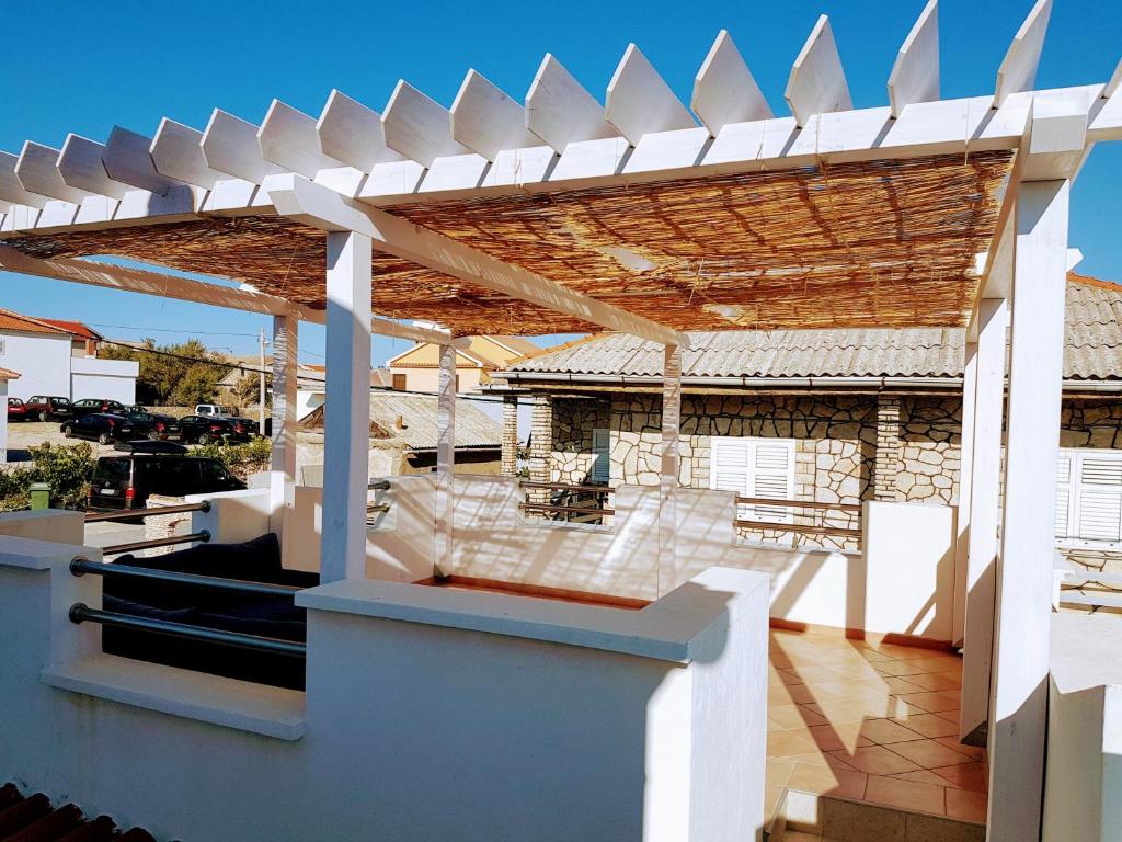 Zdjęcie z galerii obiektu Apartments by the sea Razanac, Zadar - 14229 w Ražancu