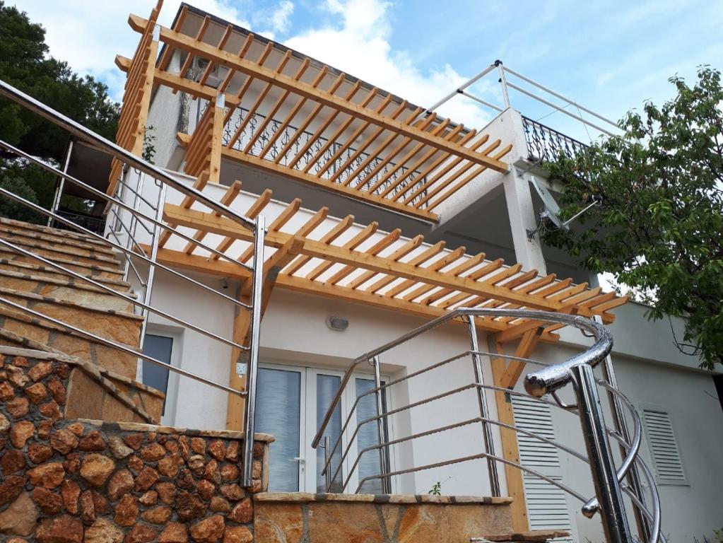 Budova, v ktorej sa apartmán nachádza