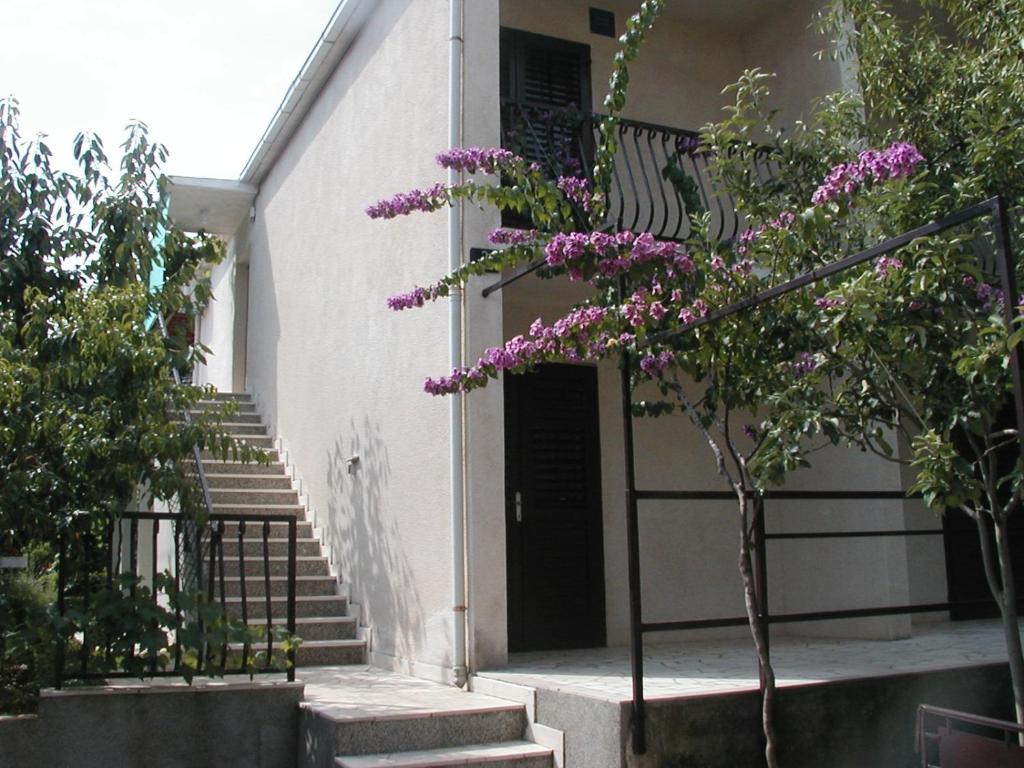 Apartments with parking space Supetar, Brac - 14292