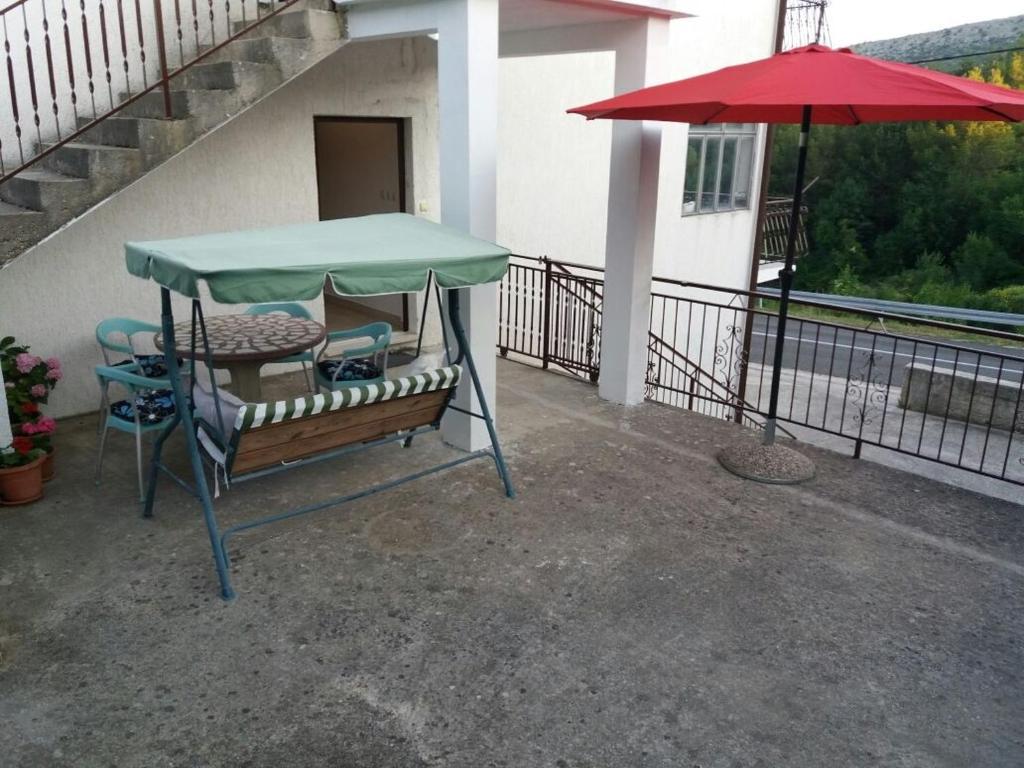Fotografia z galérie ubytovania Apartments with a parking space Tugare, Omis - 14320 v destinácii Tugare