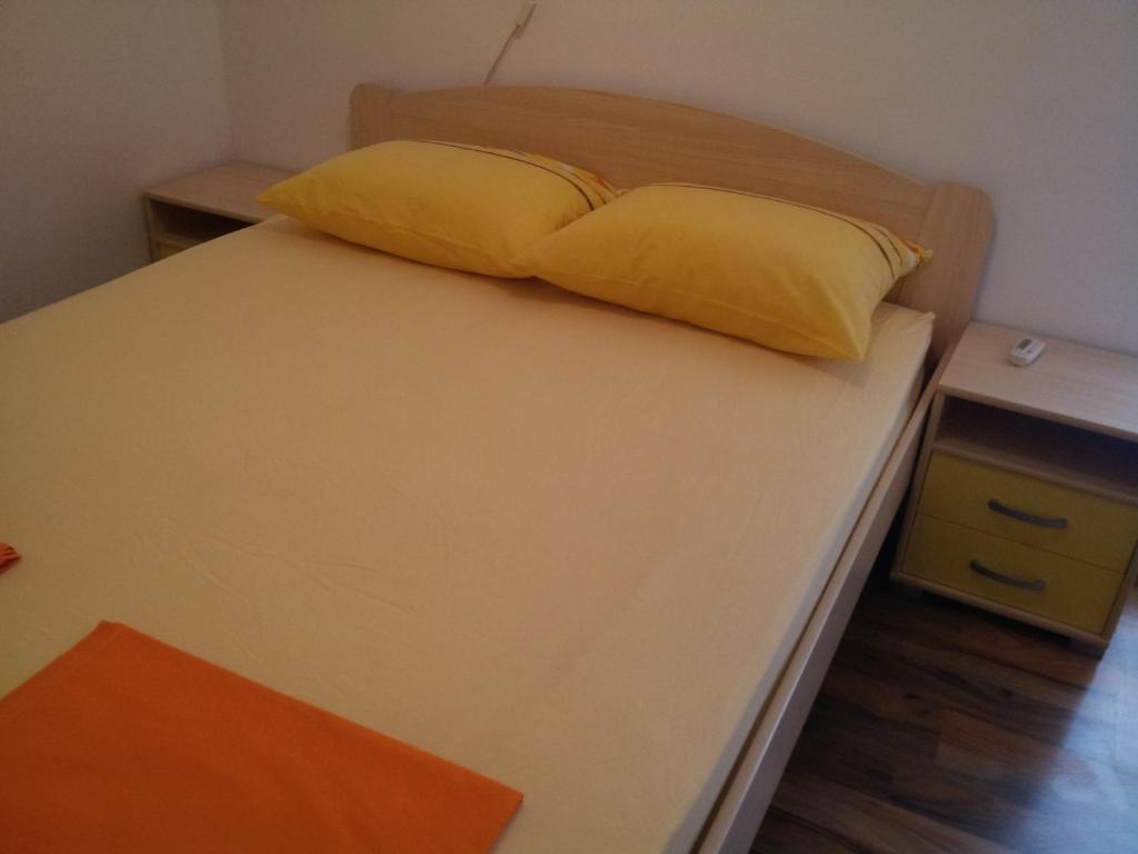 Fotografie z fotogalerie ubytování Apartments by the sea Kastel Kambelovac, Kastela - 14364 v destinaci Kaštela