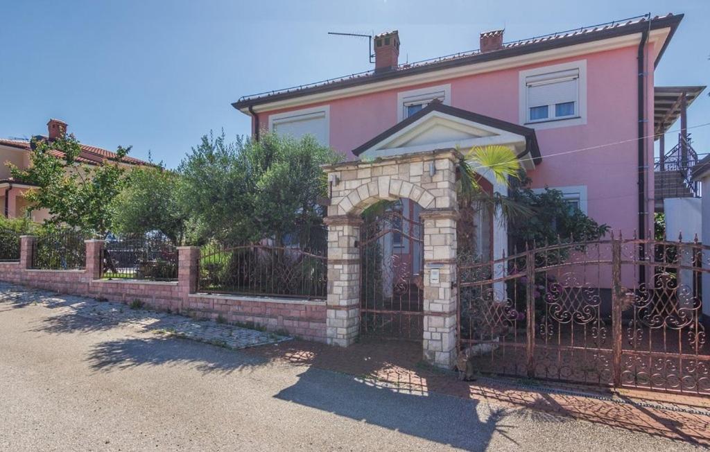 Budova, v ktorej sa apartmán nachádza