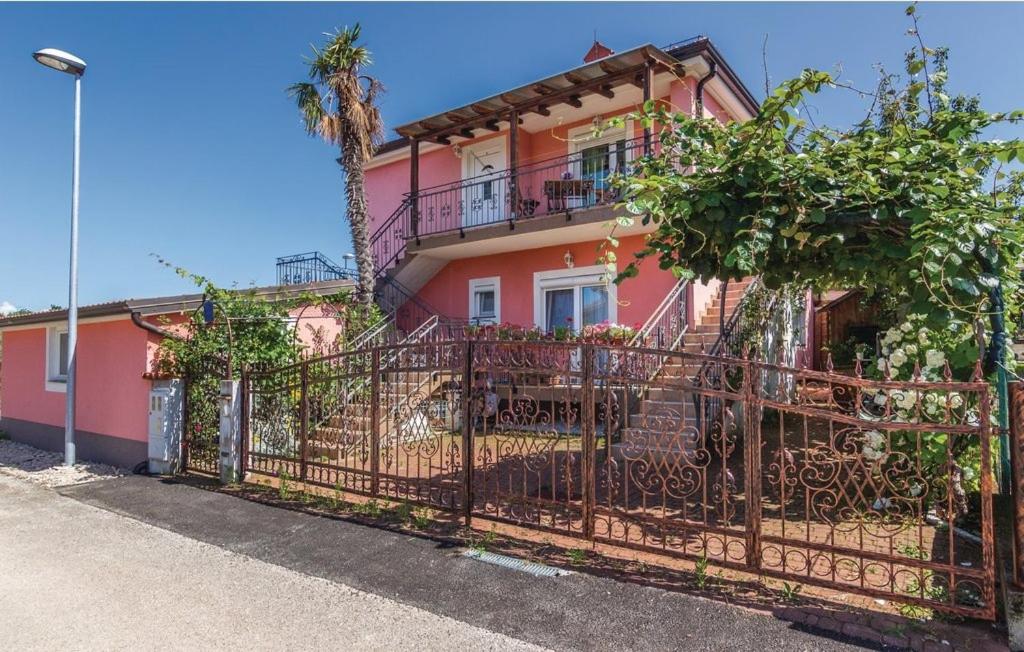 Budova, v ktorej sa apartmán nachádza