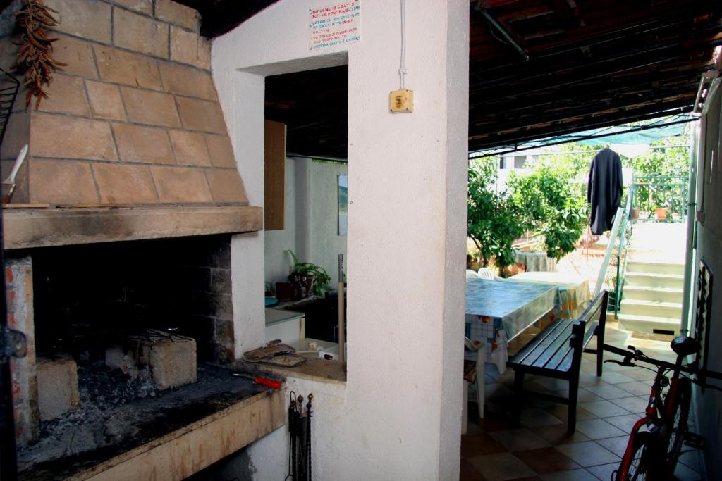 Fotografie z fotogalerie ubytování Apartments with a parking space Supetar, Brac - 14426 v destinaci Supetar