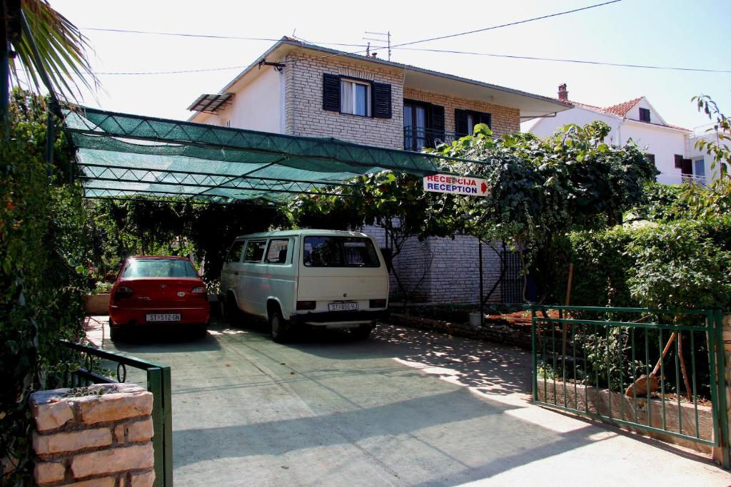 Fotografie z fotogalerie ubytování Apartments with a parking space Supetar, Brac - 14426 v destinaci Supetar