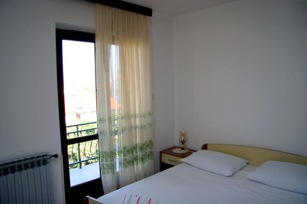 Fotografie z fotogalerie ubytování Apartments with a parking space Supetar, Brac - 14426 v destinaci Supetar