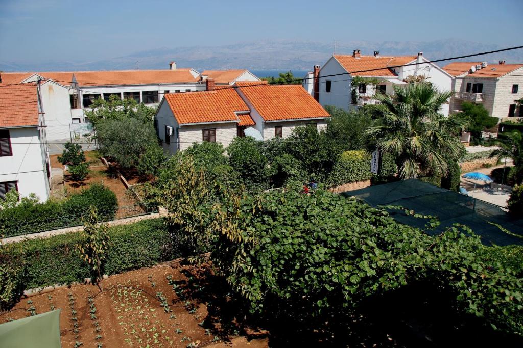Fotografie z fotogalerie ubytování Apartments with a parking space Supetar, Brac - 14426 v destinaci Supetar