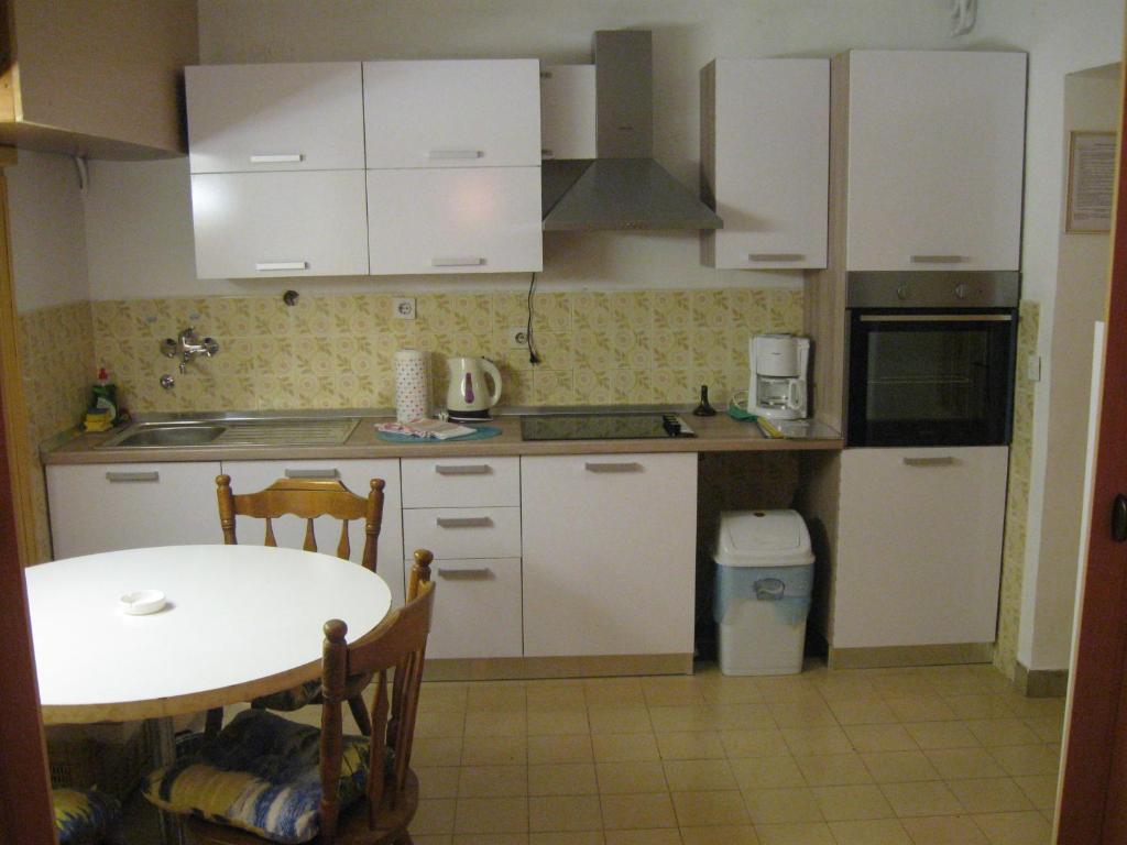 Fotografie z fotogalerie ubytování Apartments with a parking space Supetar, Brac - 14426 v destinaci Supetar