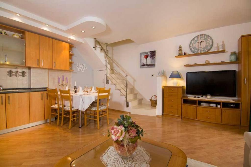 Fotografie z fotogalerie ubytování Seaside holiday house Promajna, Makarska - 14445 v destinaci Promajna