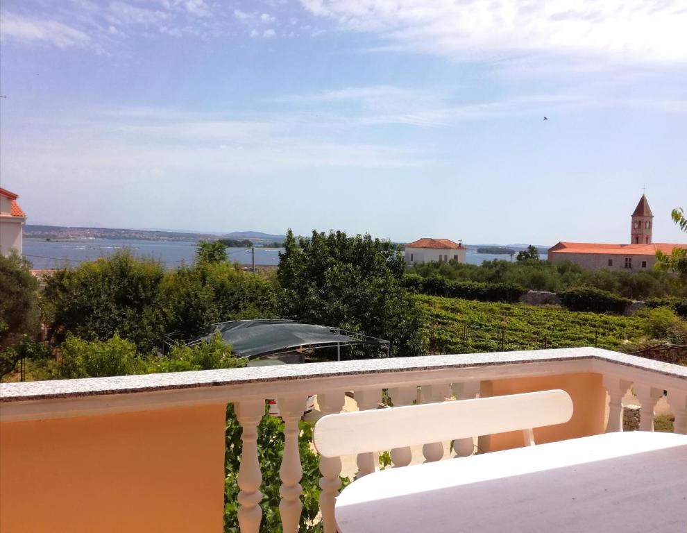 Fotografie z fotogalerie ubytování Apartments by the sea Kraj, Pasman - 14471 v destinaci Tkon