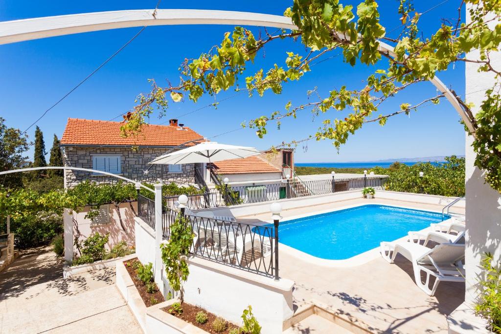 Fotografia z galérie ubytovania Family friendly house with a swimming pool Cove Stratincica, Korcula - 14472 v destinácii Vela Luka