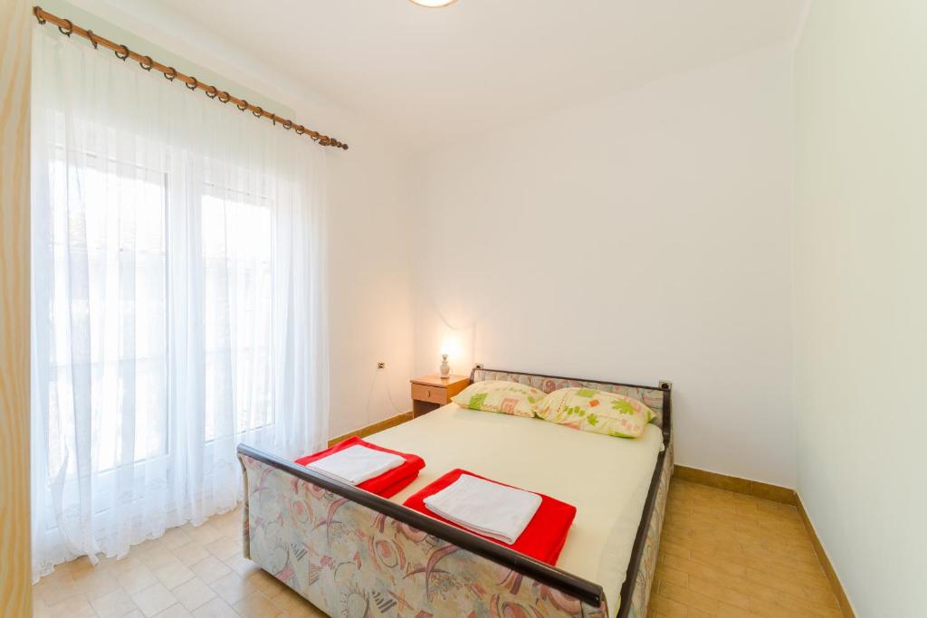 Postel nebo postele na pokoji v ubytování Apartments with parking spaces Sabunike, Zadar - 14490