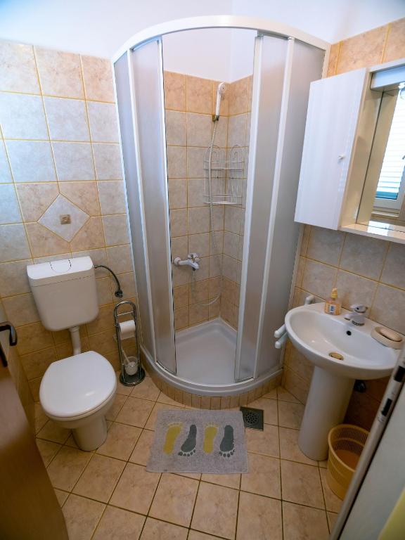 Koupelna v ubytování Apartments by the sea Rab - 14515