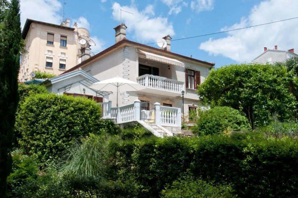 Fotografia z galérie ubytovania Apartments with a parking space Opatija - 14562 v destinácii Opatija