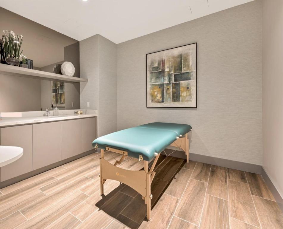 a room with a bench in the middle of a bathroom at DOWNTOWN DORAL, FLORIDA. NEW CONDO STYLE RESORT. in Miami